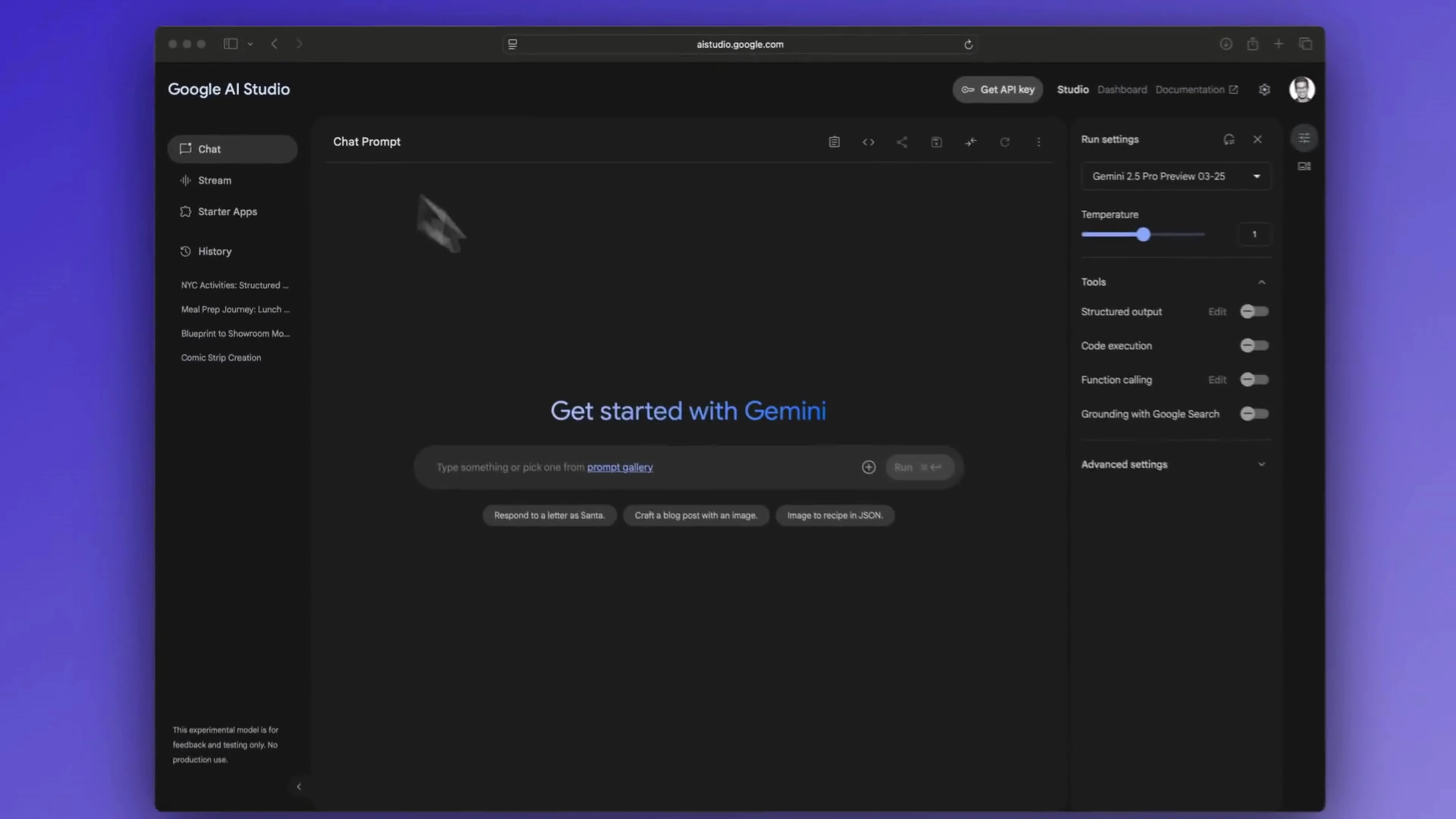 Officiële afbeelding van Google AI Studio met het promptveld in het midden gemarkeerd